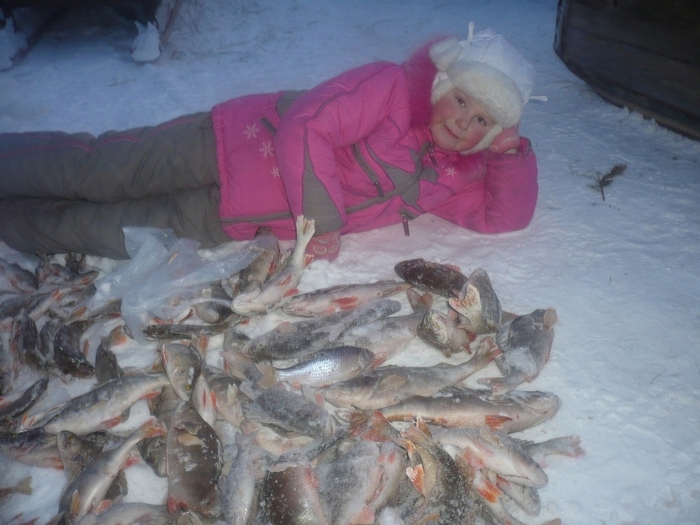 Рыбачка Лина, как-то в марте ..... (К отчету 8 марта в Нарымской тайге")