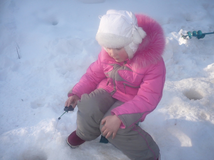 В ожидании первой в жизни поклевки со льда (К отчету "8 марта в Нарымской тайге")