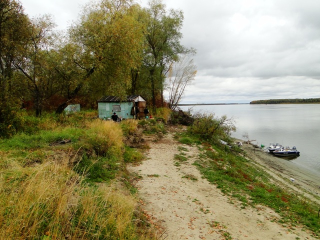 общий вид рыболовного лагеря, Обь Томская обл. выход Басмасовской протоки.