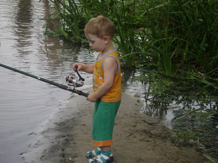 Летом были на Дону, приучал сына к рыбалке!
