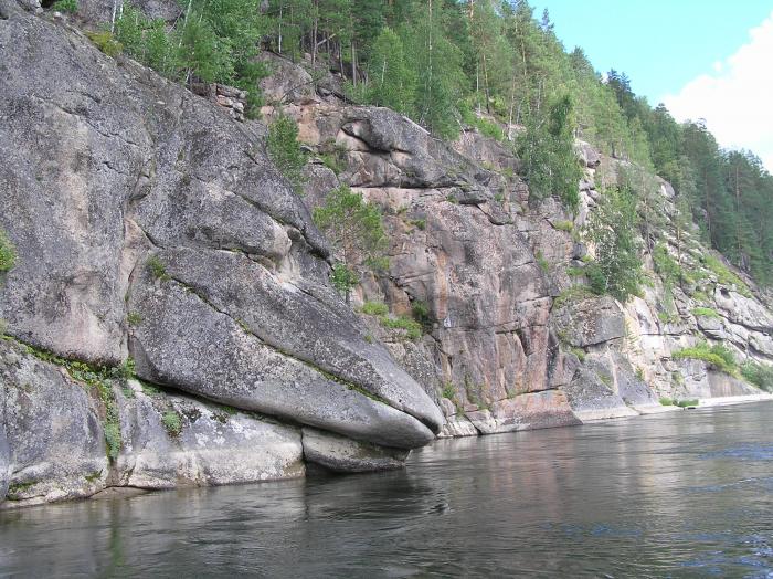 "Щука, пьющая воду". Скалы по берегам Бии. 