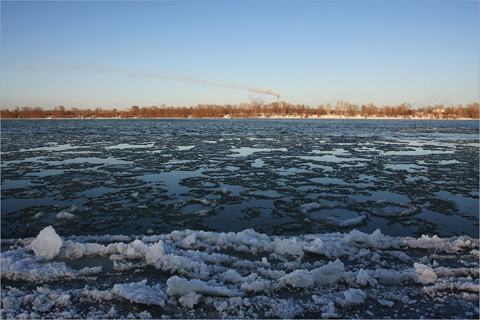 Замерзающая река