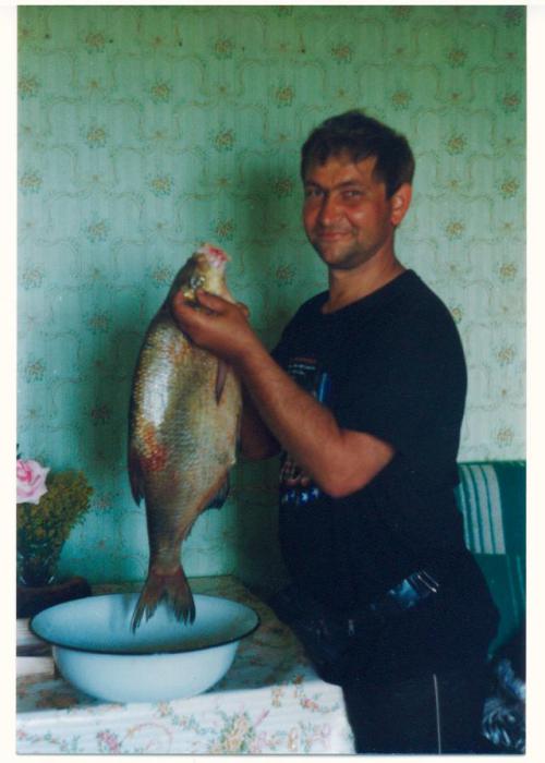 Лещ-4,5 кг пойман на закидушку на Иртыше в 1996 году.А жирный какой был...