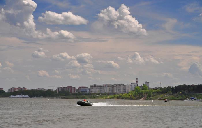 Бердский залив.
(фото с соревнований по водно-моторному спорту "Обская Волна 2011".