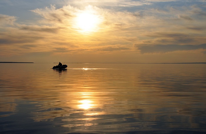 Предзакатное море.