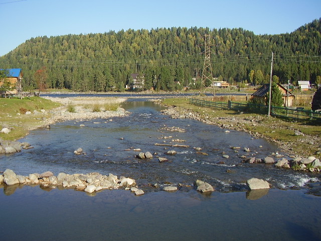 Речушка Иогач вид с моста через нее на Бию