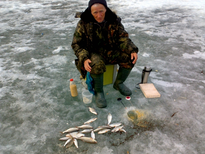 Какая сейчас рыбалка. Рыбалка Кокши Алтайский край весной по последнему льду форму. Рыбалка щас время.