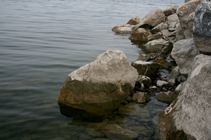 камни на заливе