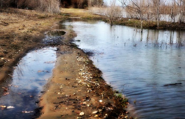 Вода прибывает.