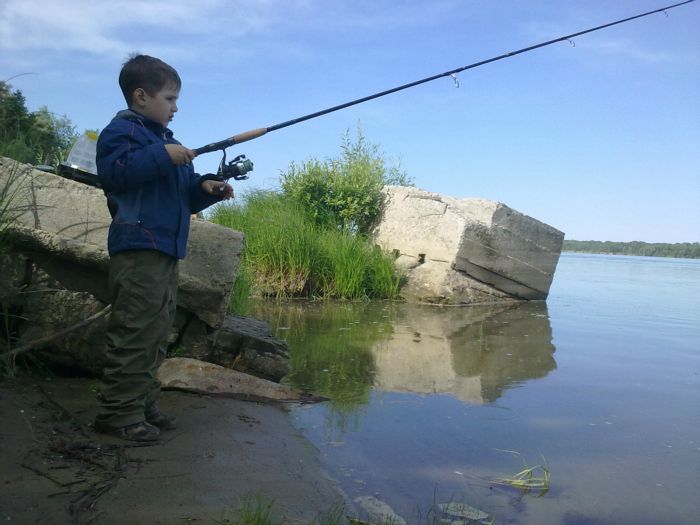 (На конкурс). Папа бросает, а сын достает