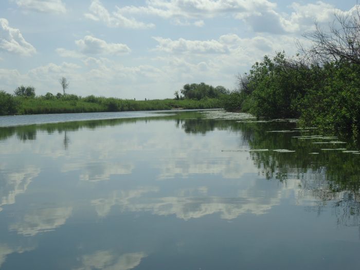 Водная гладь озера...