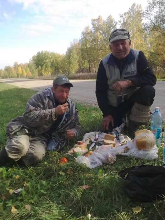 Перекус на обочине.