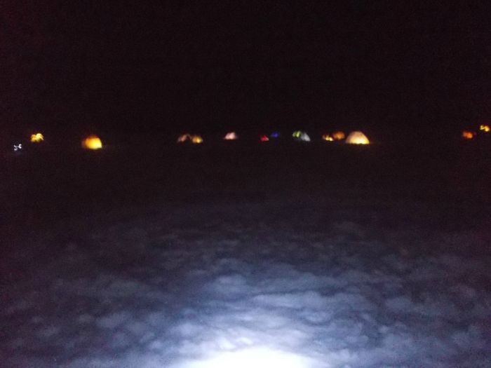 Палаточный городок на оз Песчаное в Алтайском крае.
