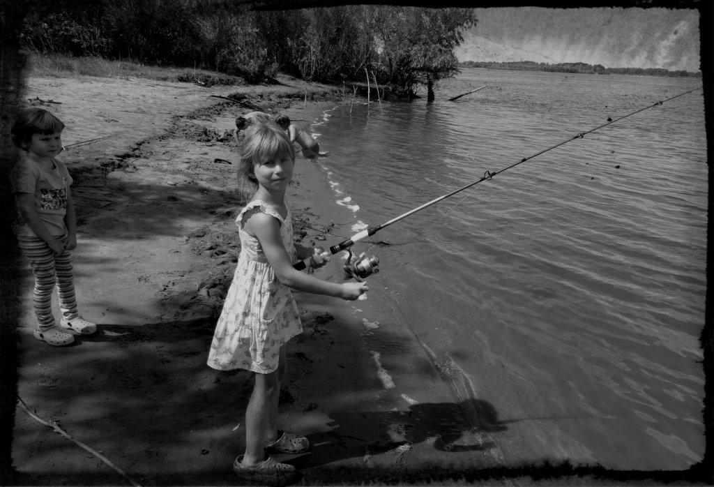 Счастливое детство ( с дедом на рыбалке) "конкурс"