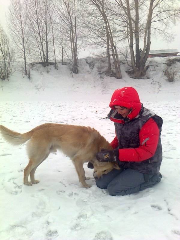 На рыбалке, все Рыжики её...