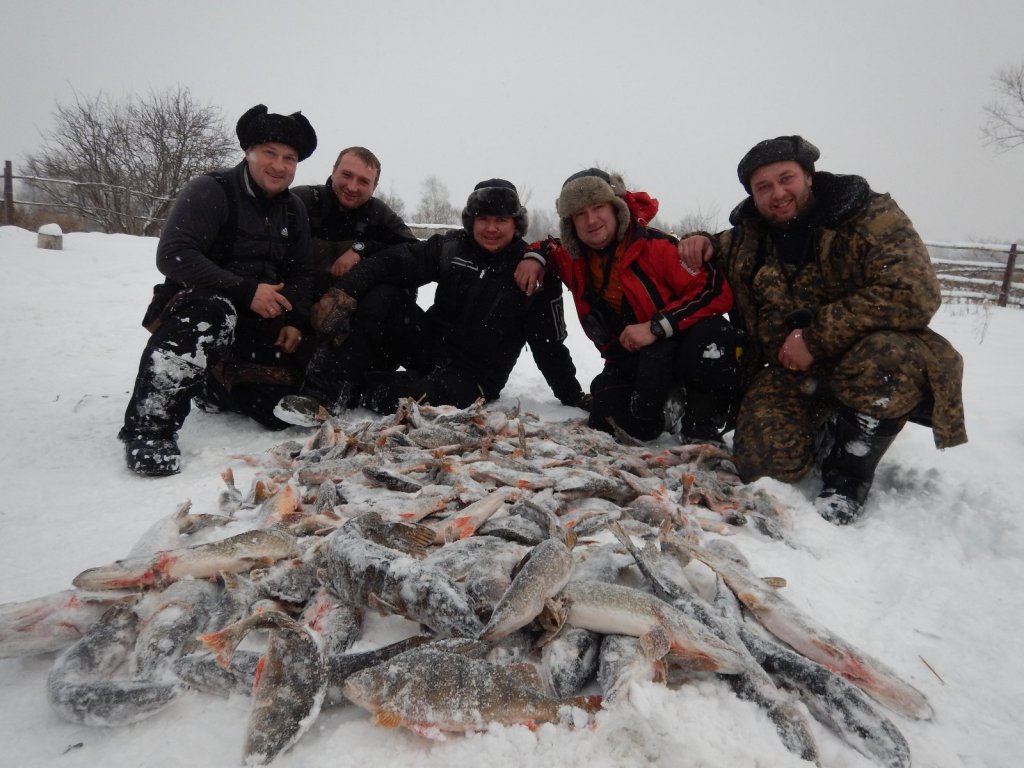 Рыбак рыбака вести с водоемов. Банда рыбаков. Рыболовецкая группировка. Новосибирский сайт рыболовов..