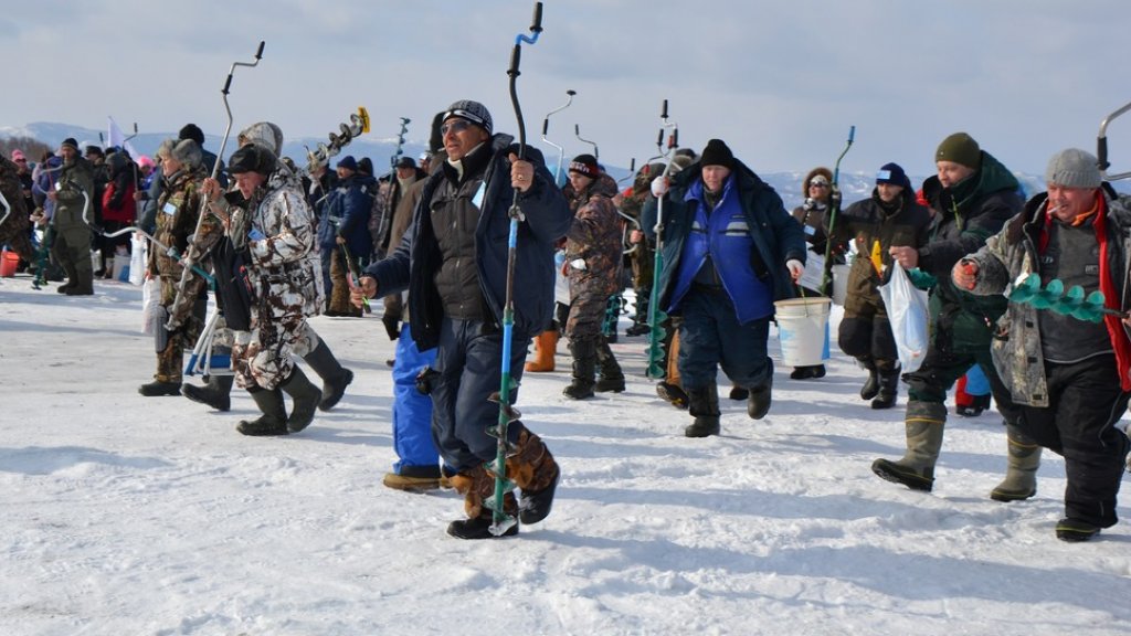 Снасти и экипировка для зимней рыбалки