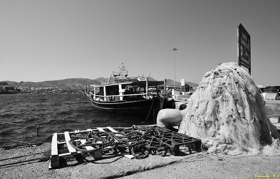 "К рыбалке все готово, или промысловая ловля на о.Крит"   Средиземное море, август 2014 г. Из серии "Мои Фото-трофеи разных лет".