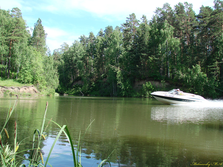 Рассекая воды Гуменки - Июнь 2009 г. Из серии "Мои Фото-трофеи разных лет".