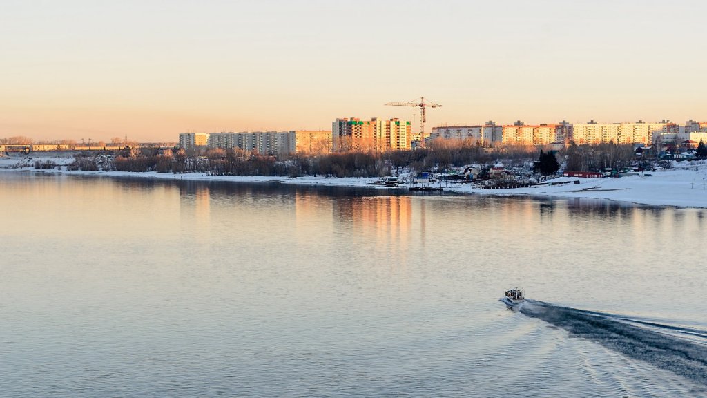 Первый увиденный водный транспорт весной.