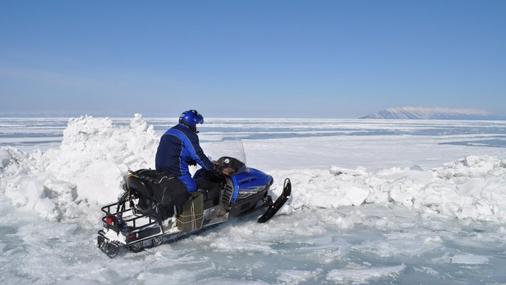 Новосибирские спасатели нашли на Обском водохранилище замерзающего рыбака