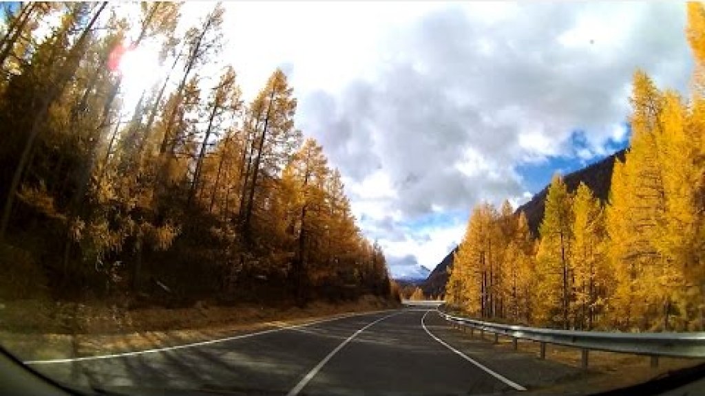 Осенняя дорога к недостроенной Чуйской (Акташской) ГЭС.