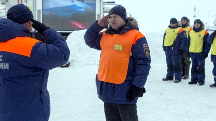 Новосибирские спасатели устроили соревнования по ловле рыбы со льда