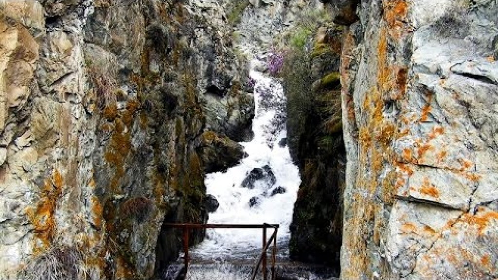 Алтай. Водопад Бельтыр-туюк на реке Катунь в 4К.
