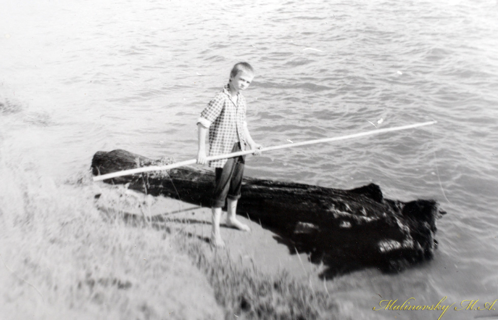 А это я, ловлю мальков для судаков....База СибВО Шарап. Июнь 1985 г