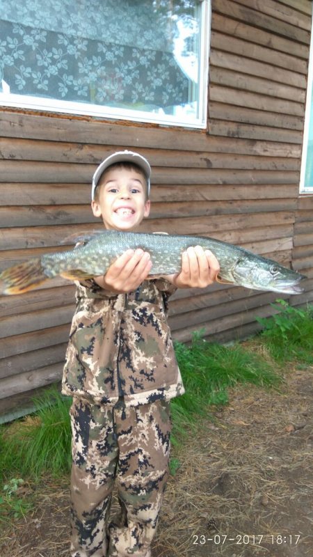 Первая рыбалка сына на спининг, с первого заброса, 1,5 кг