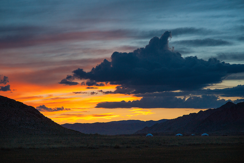 Закат в Монголии, провинция Баян-Ульгий
