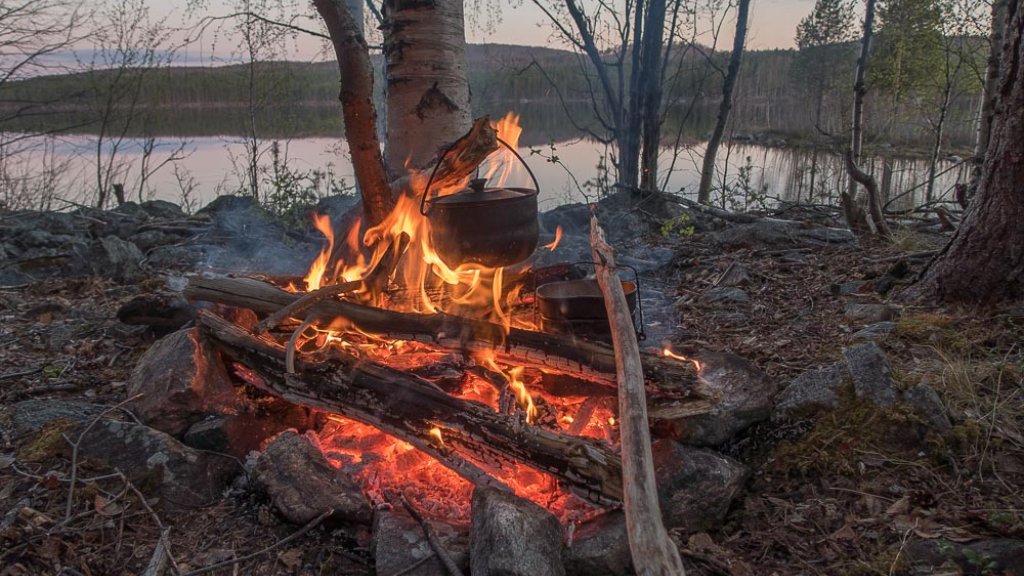 Рыбалка с ночёвкой. Ловим с лодки. Кольский, Мурманская область.