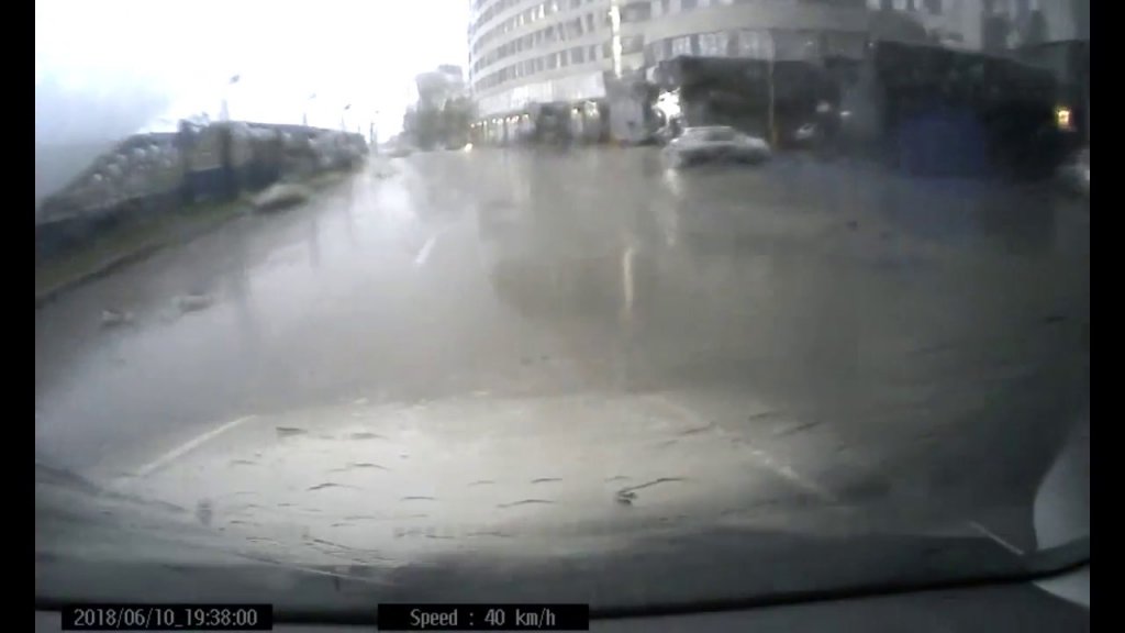 Попал! Хорошо, что не на реке! Попал! Хорошо, что не на реке!