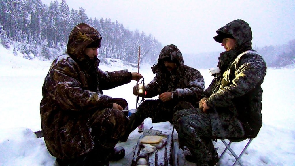 Втроем в снегопад! / ночевка в палатке / жерлицы  / семейная рыбалка / наедине с тайгой