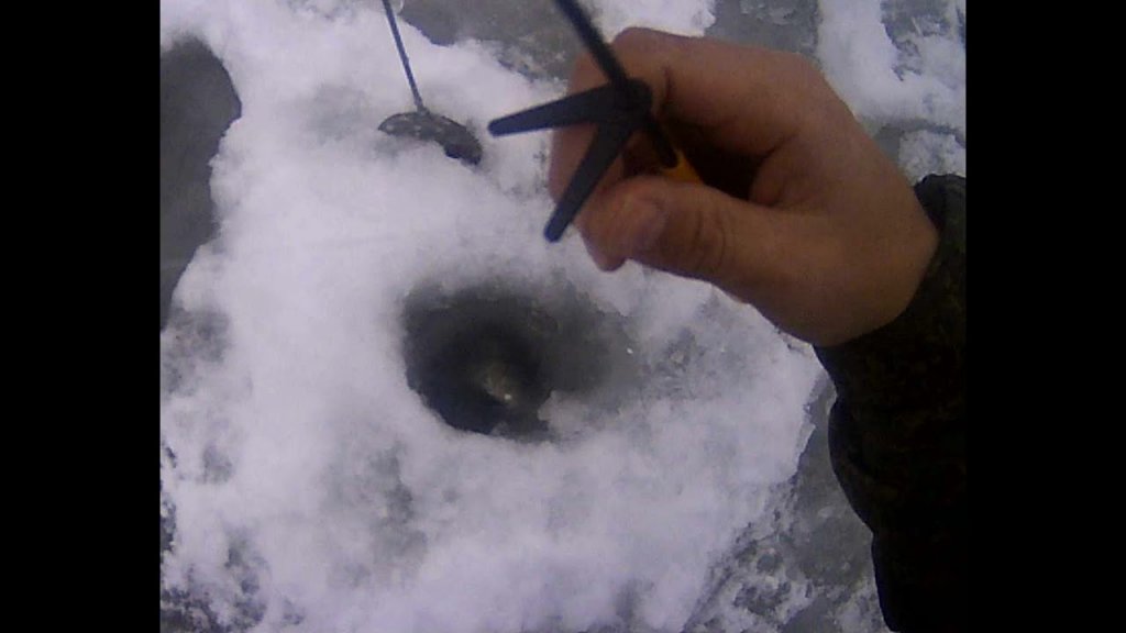 Зимняя рыбалка в декабре. Что влияет на клев рыбы?