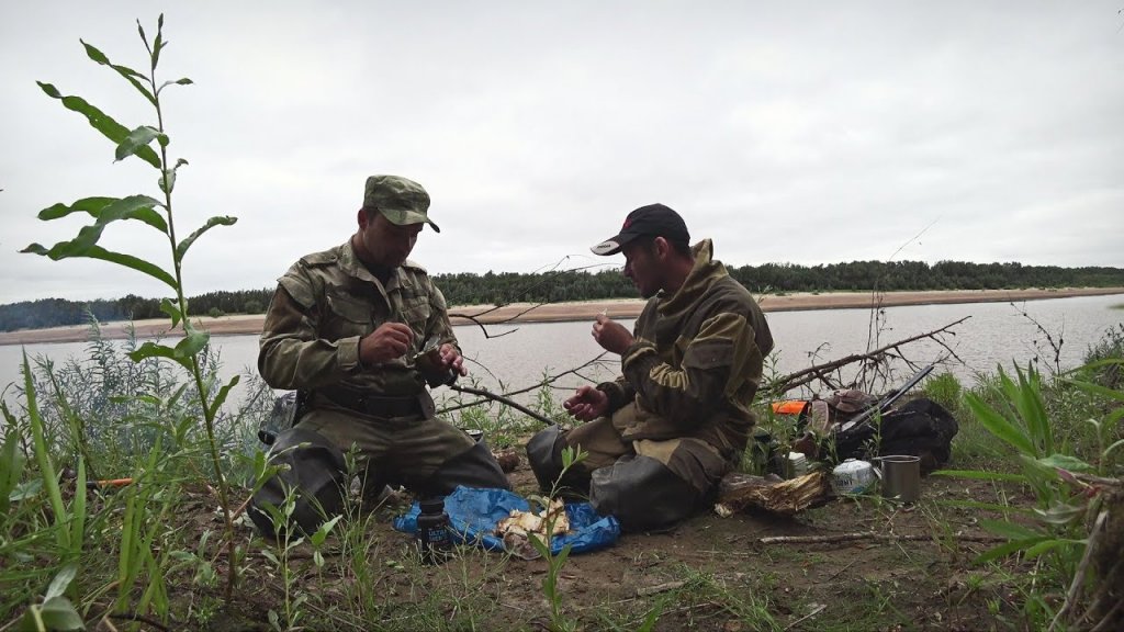 Вот это рыбалка в деревне. Щука на рожне. Клев мечты.