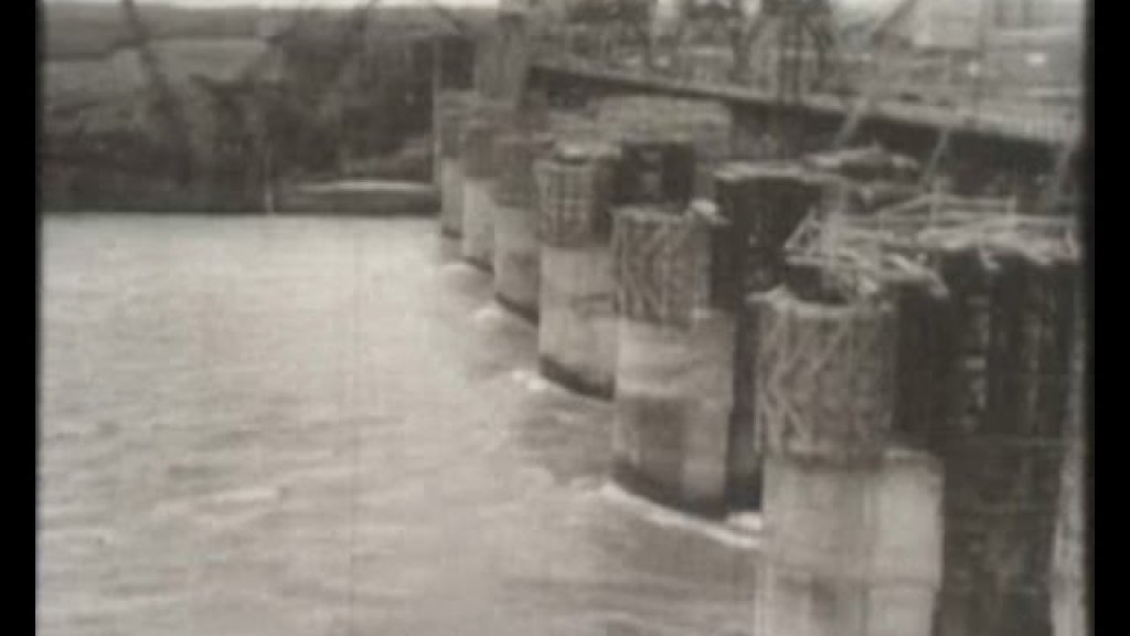 Перекрытие реки Обь при строительстве ГЭС, 1956.