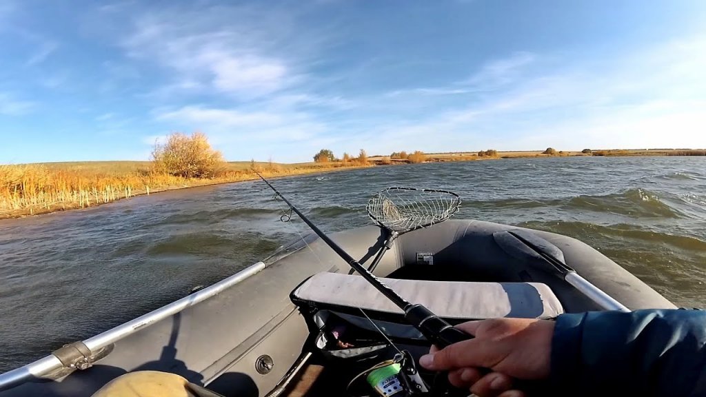 Рыбалка на спиннинг осенью в шквальный ветер