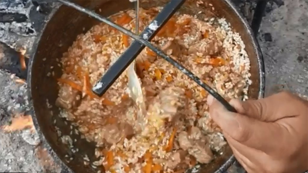 Как приготовить наивкуснейший плов в походных условиях. Как приготовить наивкуснейший плов в походных условиях.
