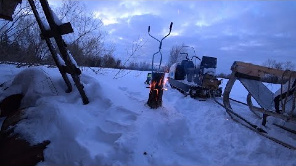 Весенняя рыбалка. Ловля окуня на блесну. Готовка на печи.