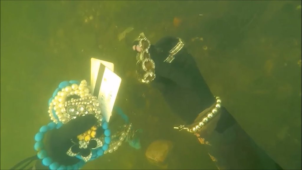 Что можно найти под водой Что можно найти под водой