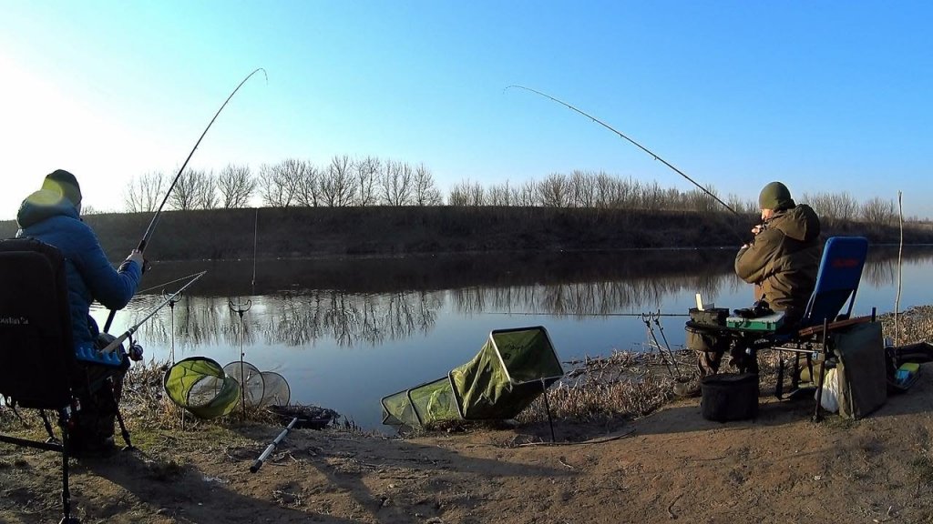 Ловля на фидер весной на реке. Мороз -7