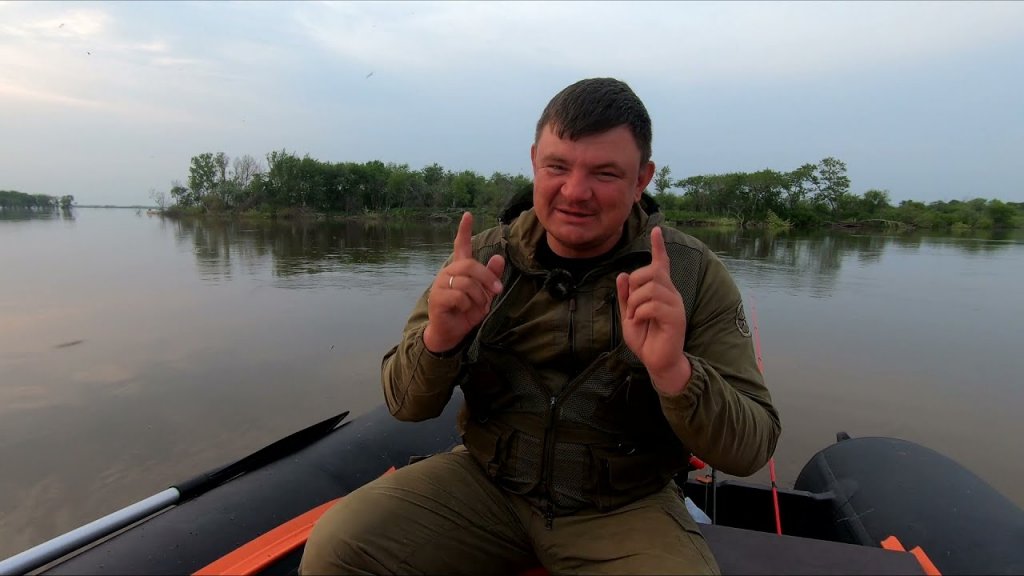 Рыбалка на краю света. Эта зверюга пробила нам лодку. Путешествие на Амур 4 серия. Рыбалка на краю света. Эта зверюга пробила нам лодку. Путешествие на Амур 4 серия.