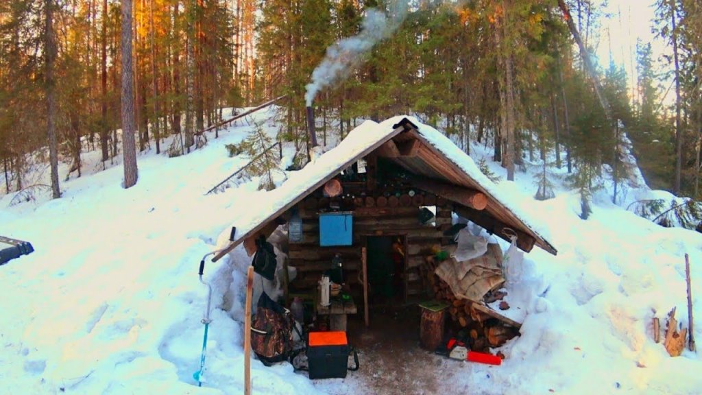 Живём в Маленькой Лесной Избушке.Ловим Хариуса на Таёжной Речке.