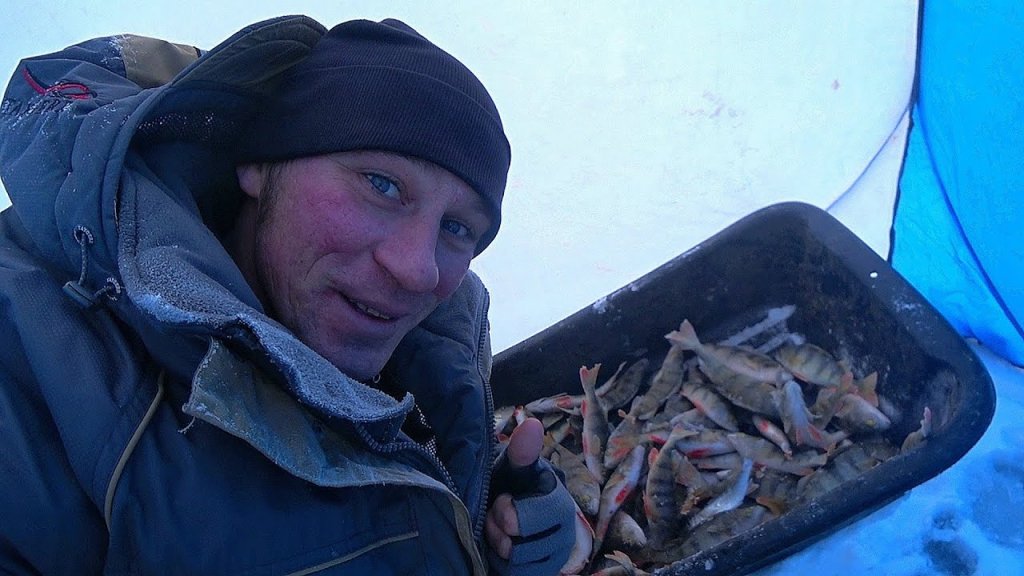 Дикий жор, это жесть спрятался в палатке! Рыба кишит под лункой, подводные съёмки, как рыба клюёт?