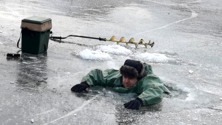 Осторожно – тонкий лёд! Первые трагедии и штрафы рыбакам от МЧС