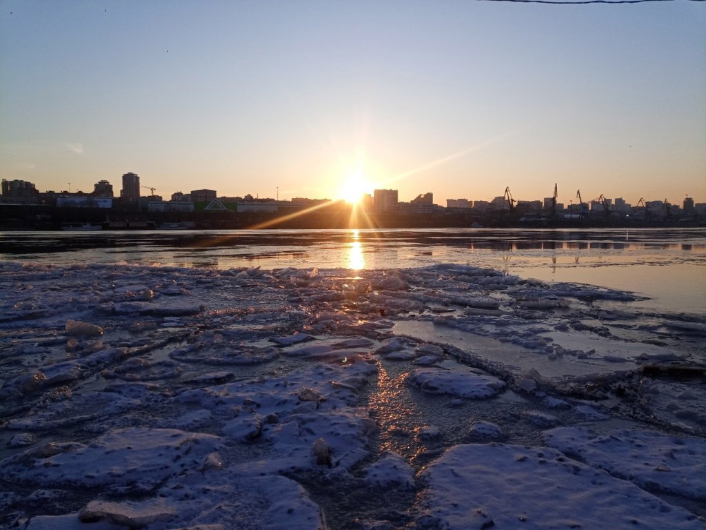 Поздняя весна на реке