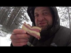 Лёд 12 см и мы погнали за судаком. Погода снежная конина вкусная!
