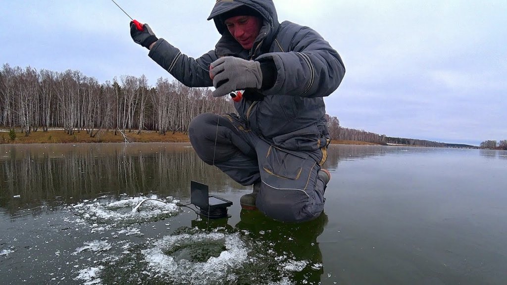 Нашёл кучу рыбы камерой и попал  на пулемётный клёв! Первый лёд 2023-2024!
