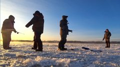 Утренний клев окуня Якутия Yakutia - Смотреть видео онлайн
